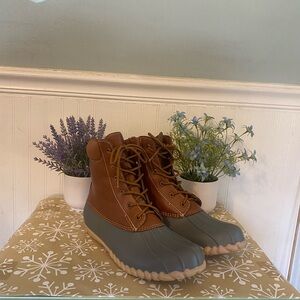 Women’s Brown and Gray Duck Boots NEW